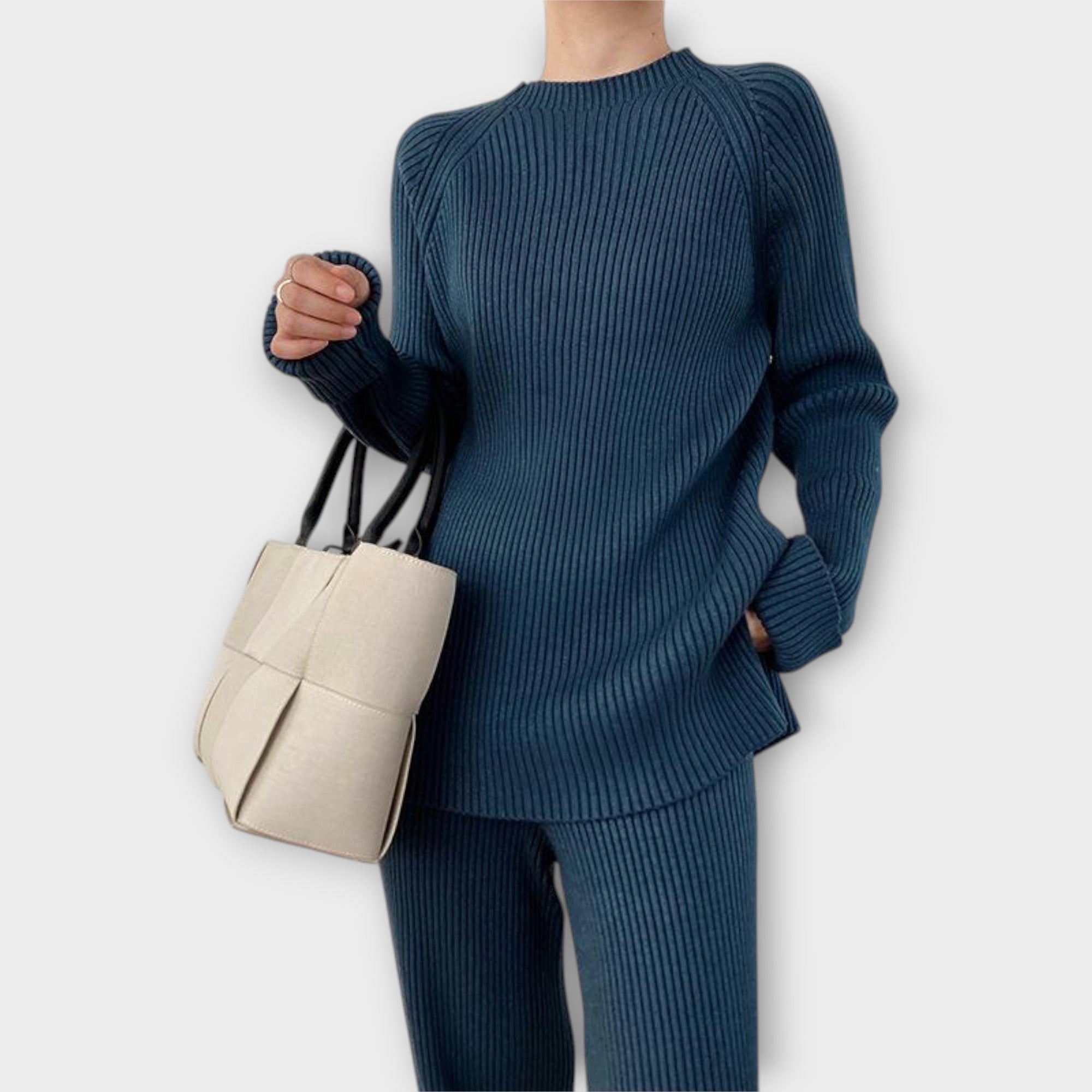 Nina | Minimalist Design and Wide Cut Knitted Set