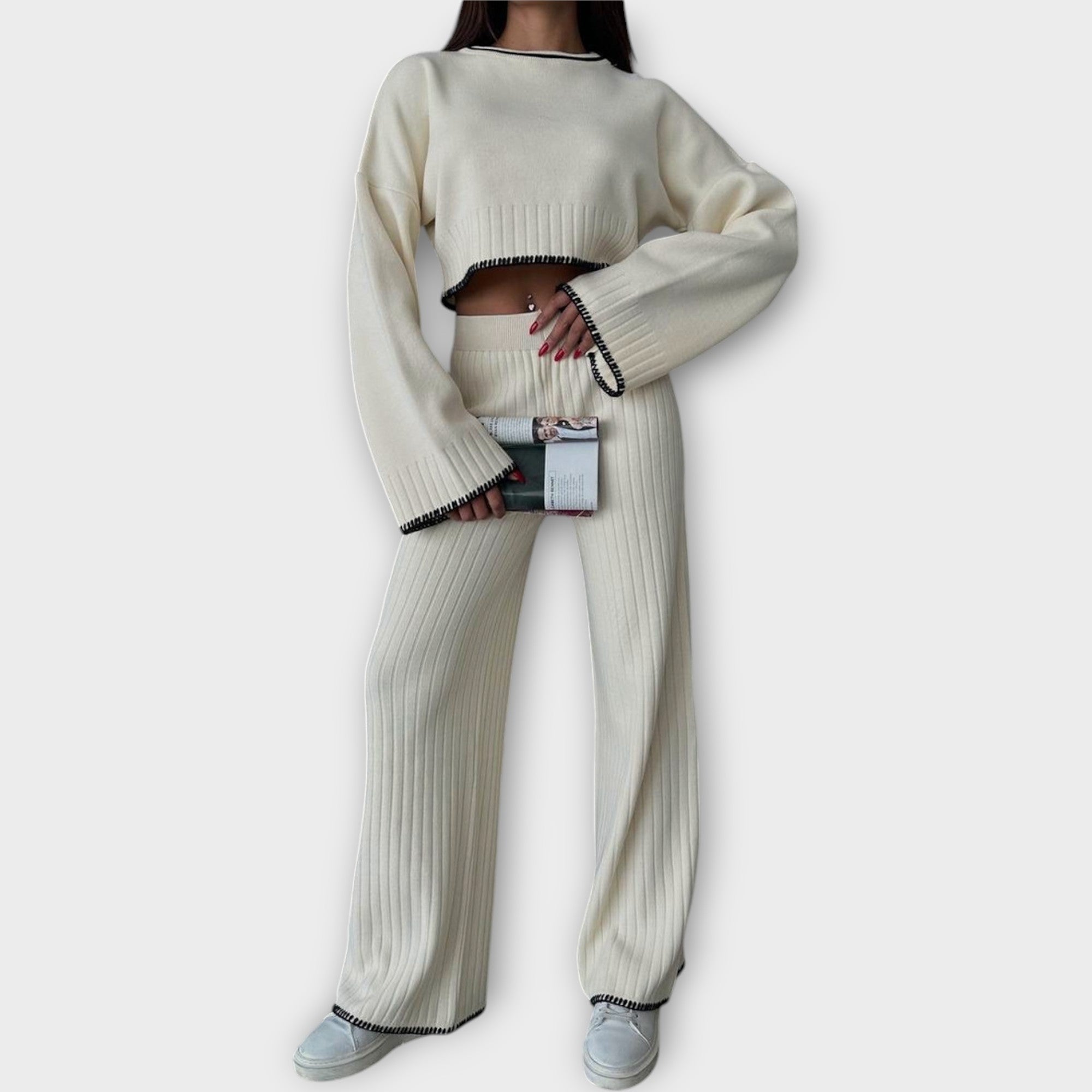Noemi | Coordinated set with a short blouse and fine details