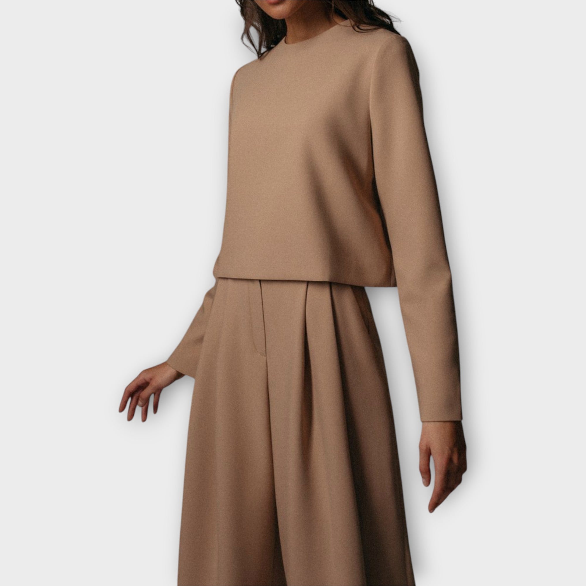 Raya | A set of elegant simplicity and timeless style