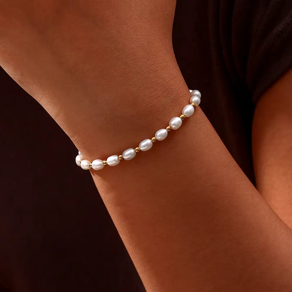 Elegant Romantic Bracelet with Pearls