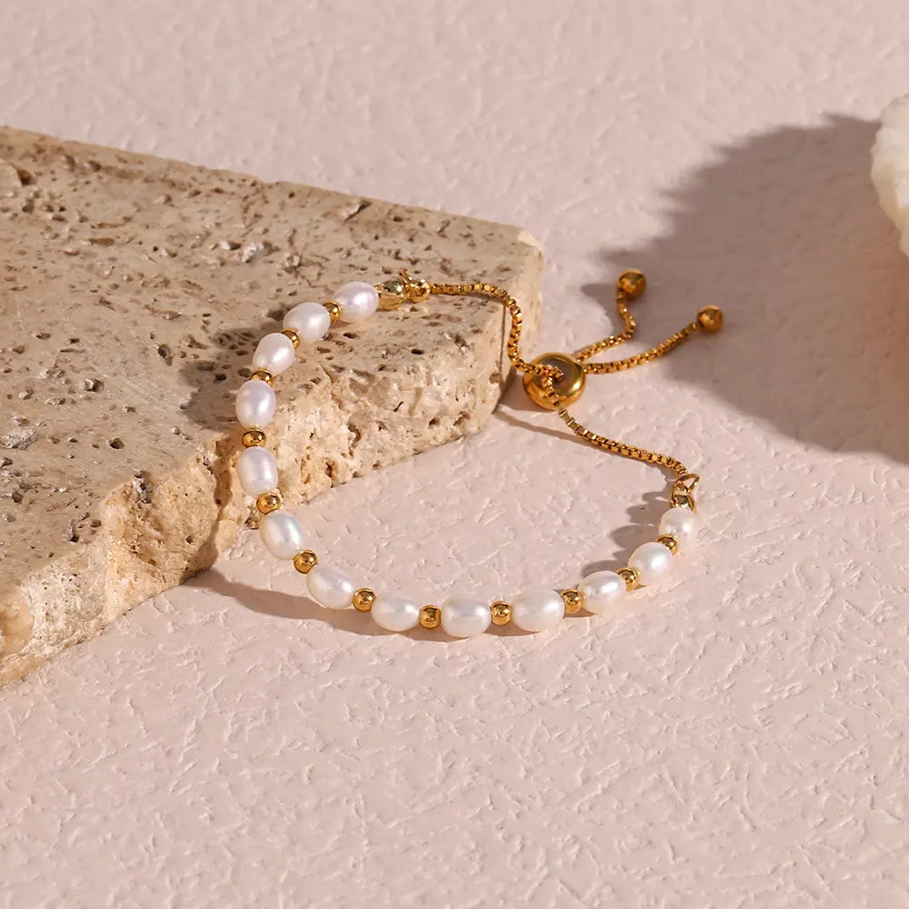 Elegant Romantic Bracelet with Pearls