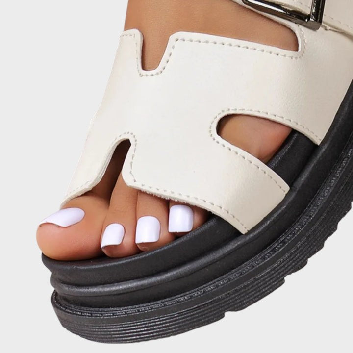 Rosinha | Orthopaedic sandals with H-shaped design
