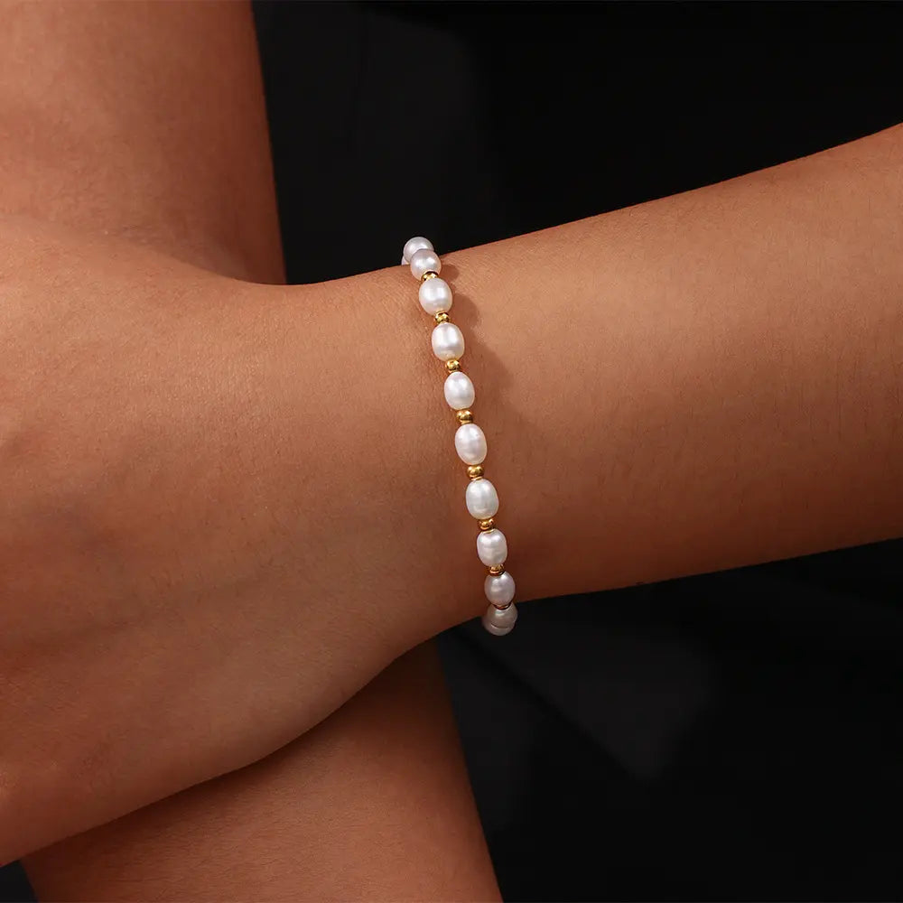 Elegant Romantic Bracelet with Pearls
