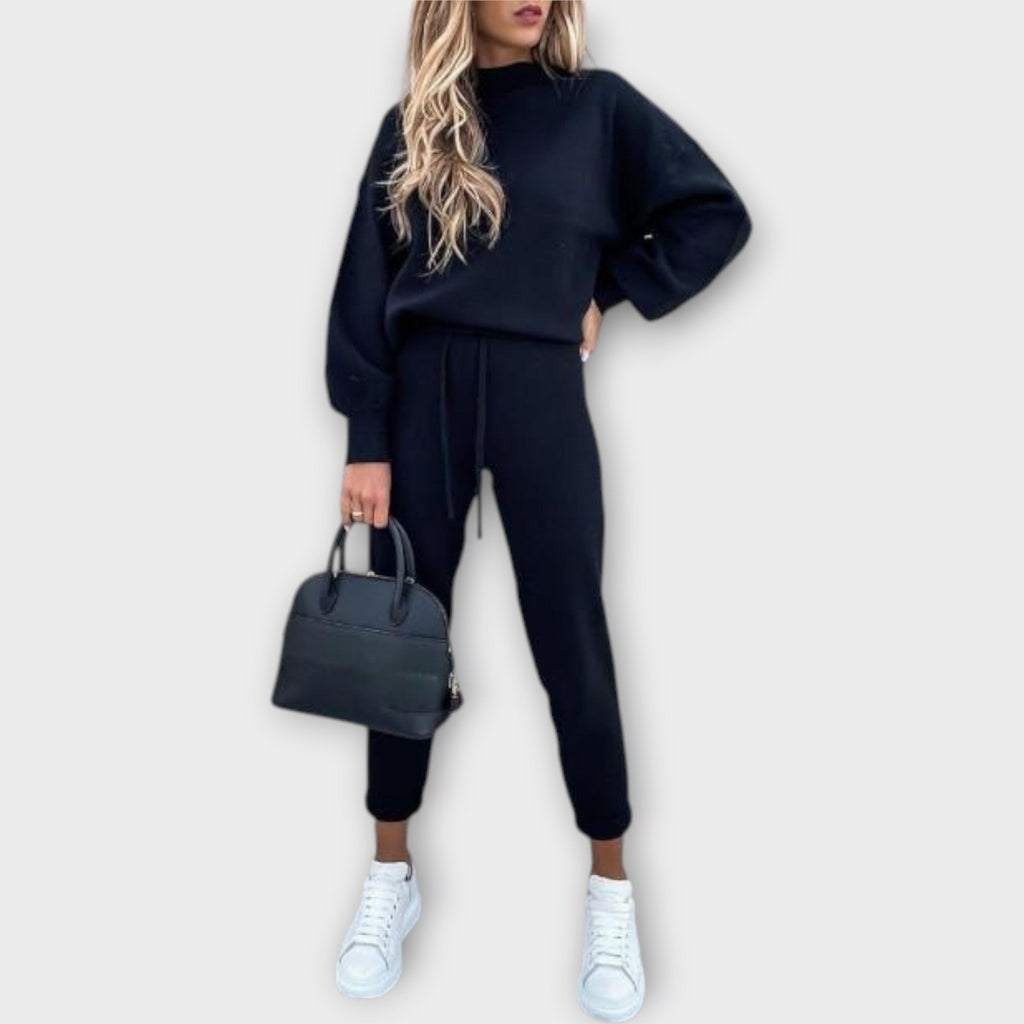 Selene | A set with comfortable fit and timeless finish