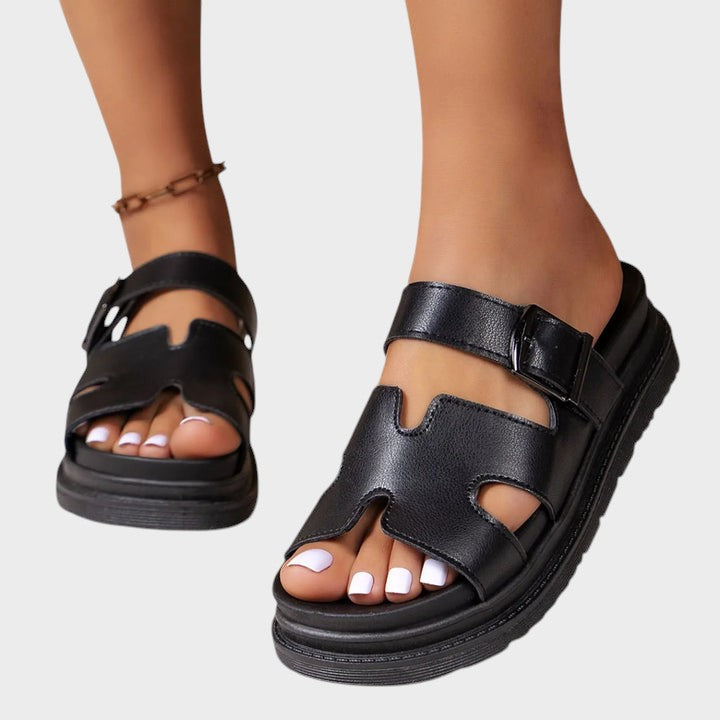 Rosinha | Orthopaedic sandals with H-shaped design