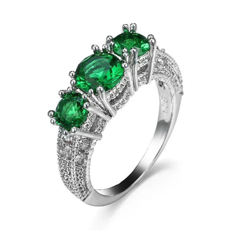 Timeless Ring with Sparkling Emerald Stones