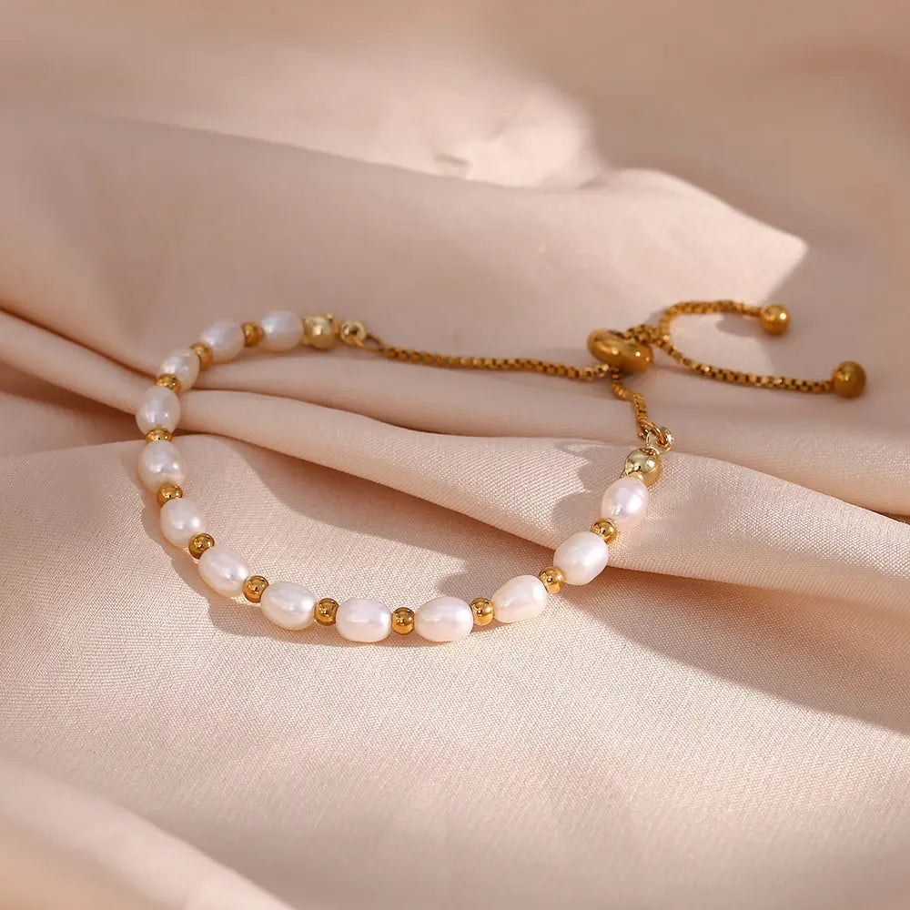 Elegant Romantic Bracelet with Pearls