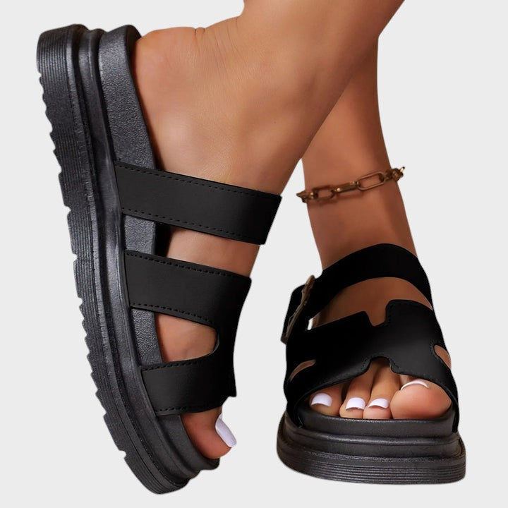 Rosinha | Orthopaedic sandals with H-shaped design