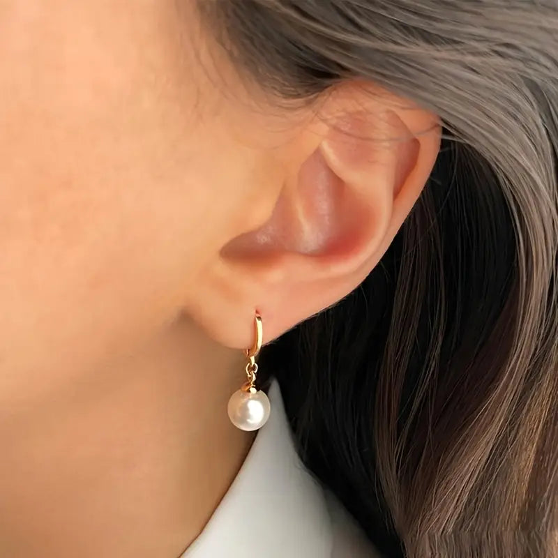 Elegant jewellery set with pearls