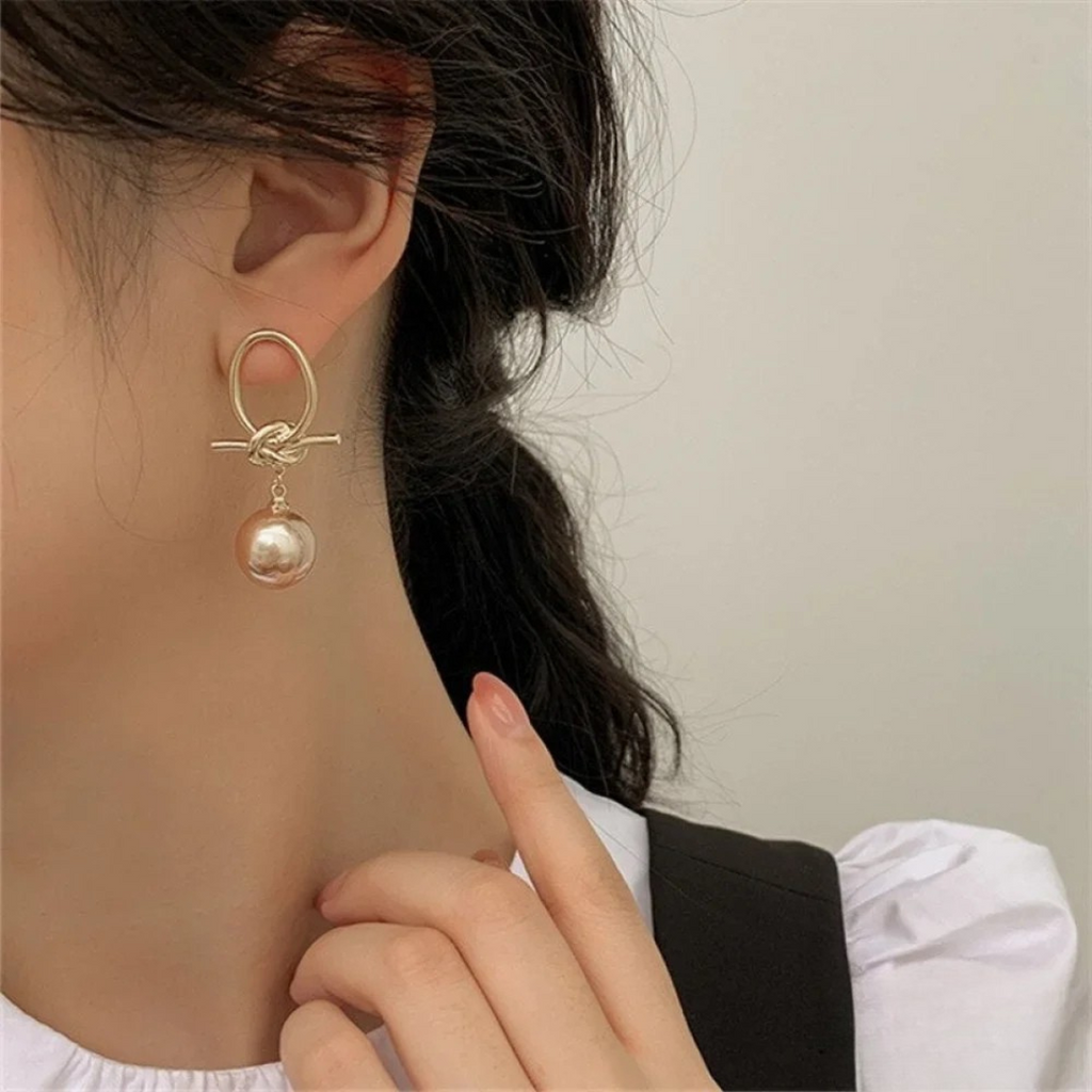 Dangle Earrings with Timeless Pearl
