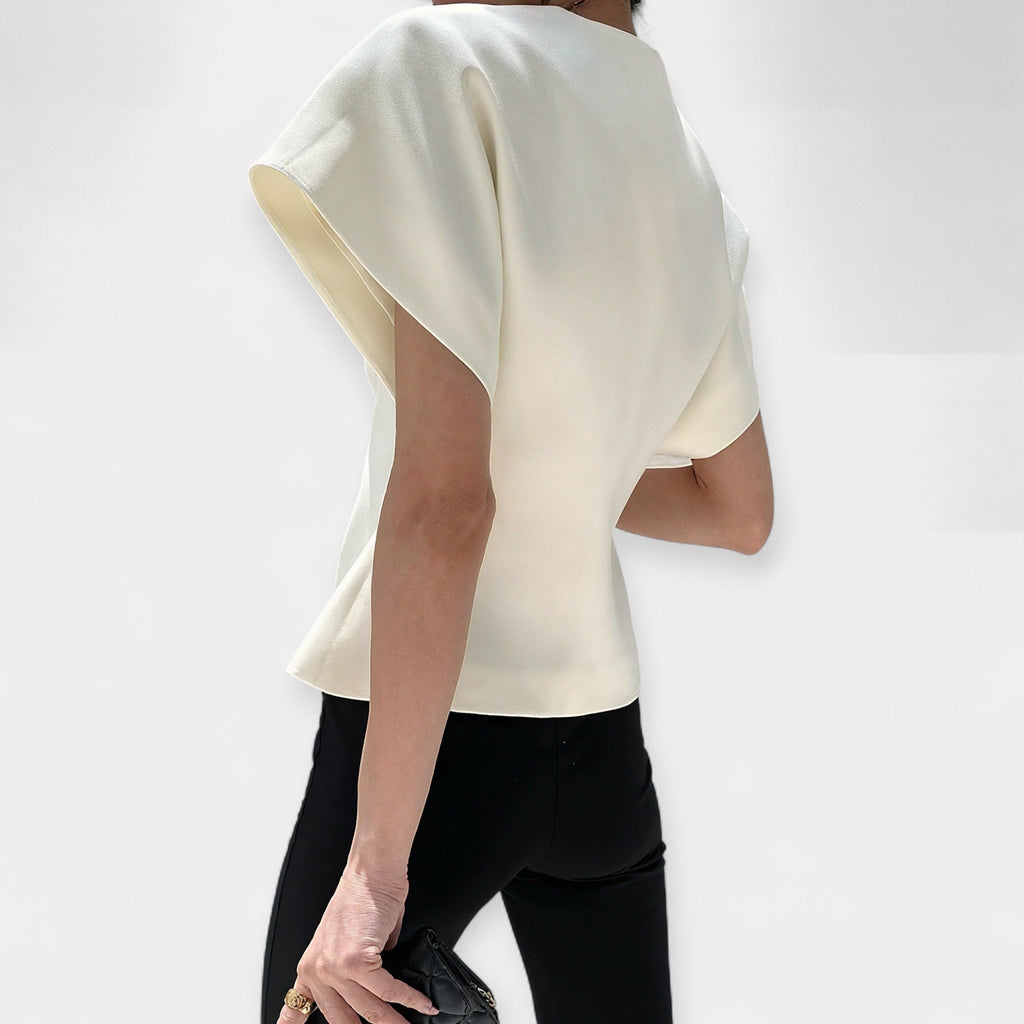 Lucia | Elegant top with a minimalist design