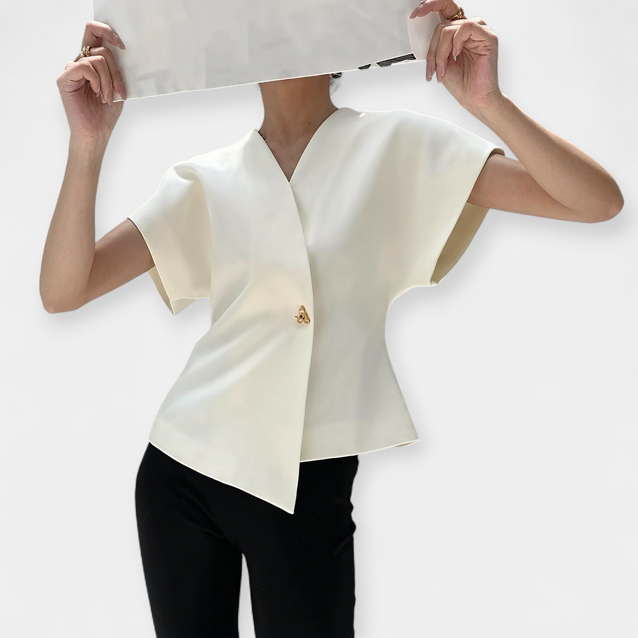 Lucia | Elegant top with a minimalist design