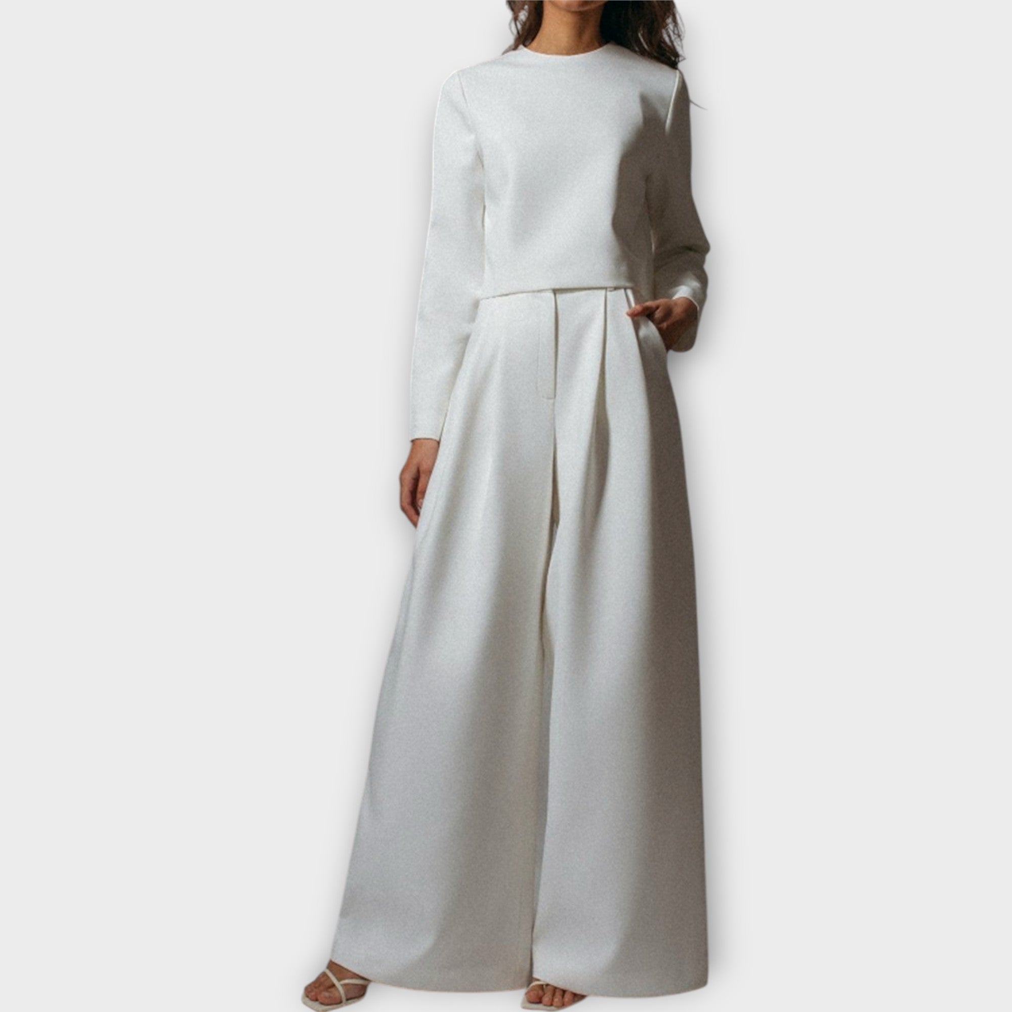 Raya | A set of elegant simplicity and timeless style