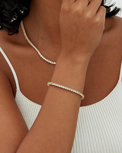 Gold-plated tennis bracelet with moissanite