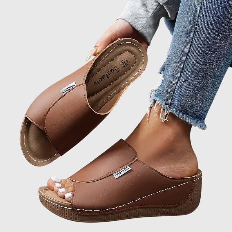 Bríd | Classic Comfortable Walking Sandals
