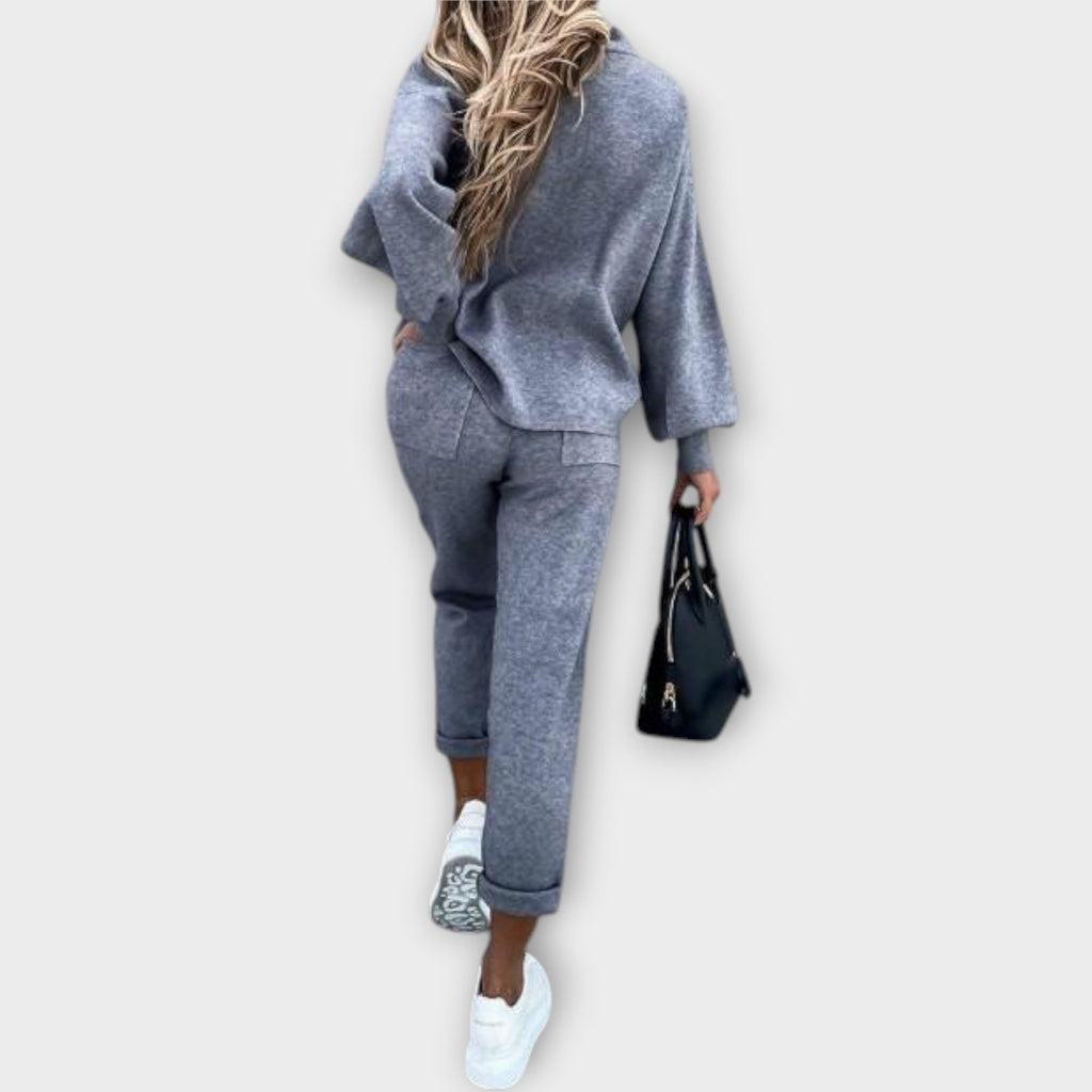 Selene | A set with comfortable fit and timeless finish