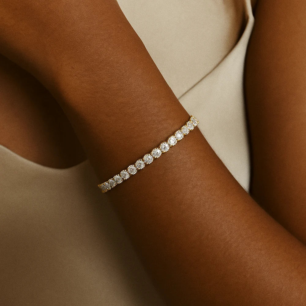 Gold-plated tennis bracelet with moissanite