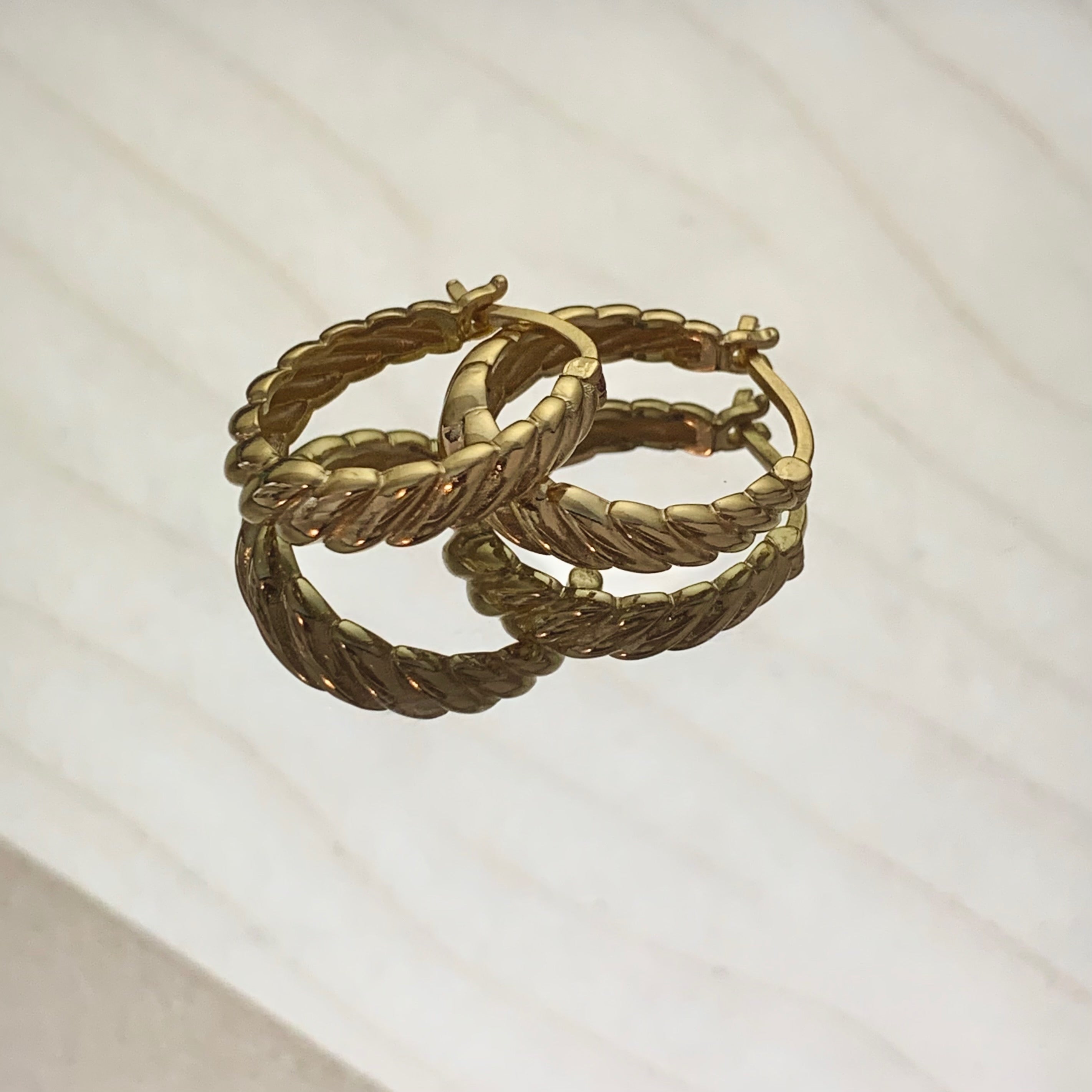 Twisted Side Rings