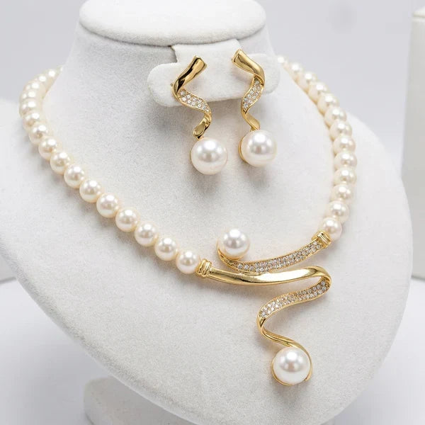 Necklace and earrings set with natural pearls