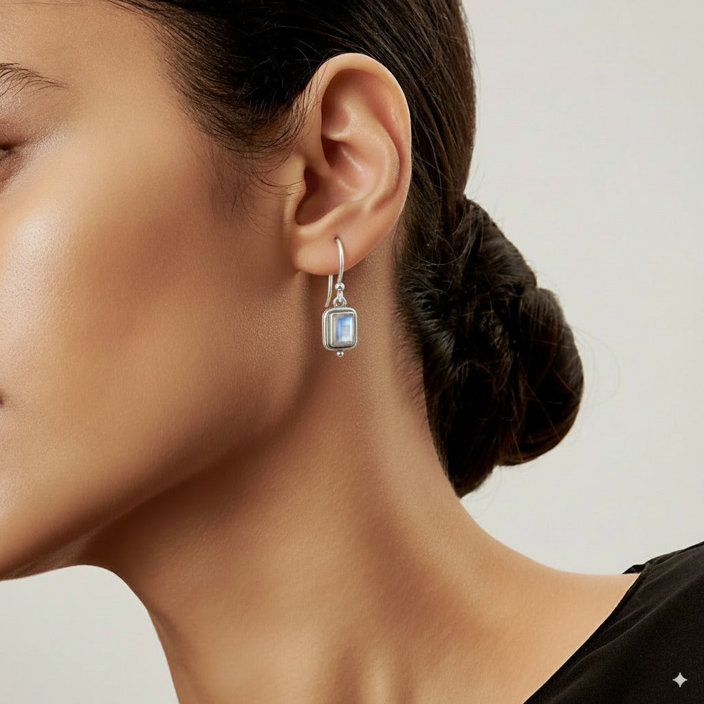 Beatriz - Vintage earrings with square moonstone