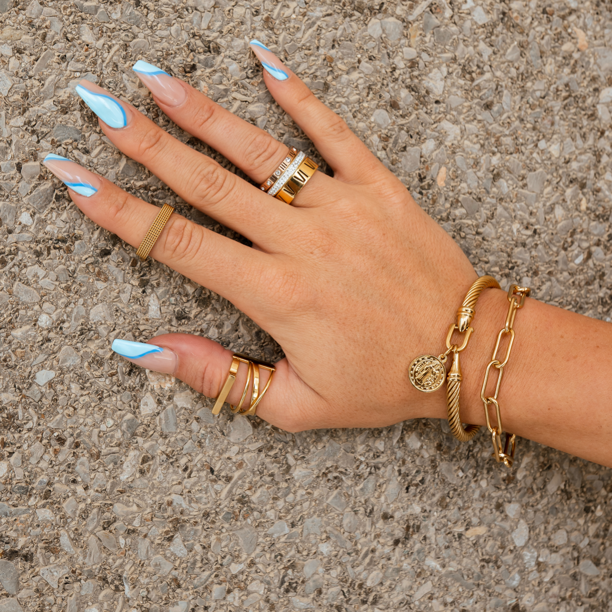 Golden clasp bracelet