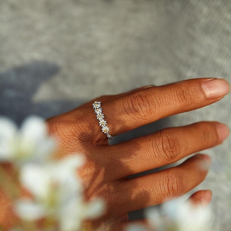 Daisy Ring – Silver & Painted Softness