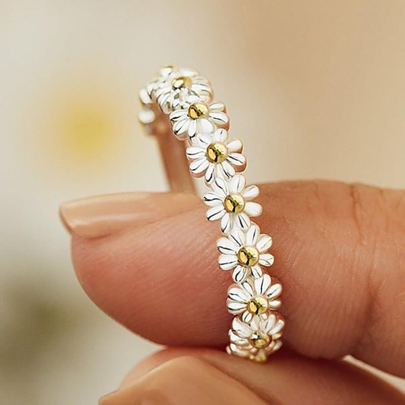 Daisy Ring – Silver & Painted Softness