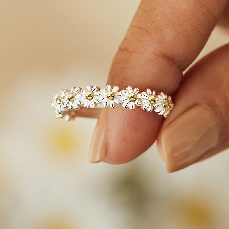 Daisy Ring – Silver & Painted Softness