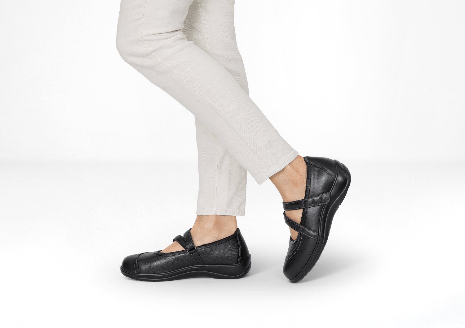 Celina | Lightweight Elegance in Classic Black