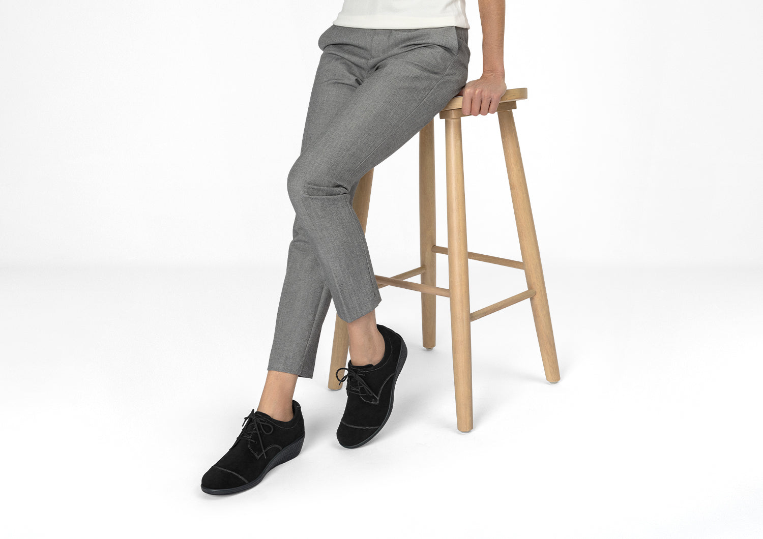 Eleanor | Royal Elegance in Classic Black