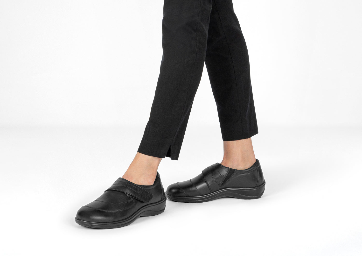 Emily | Elegant thoughts in black