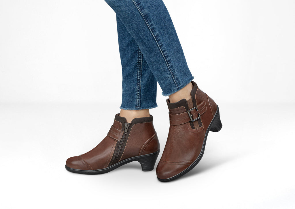 Emma | Natural warm elegant brown colour
