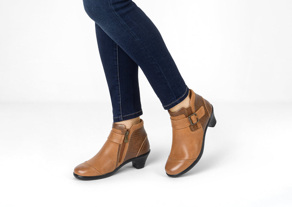Emma | Timeless elegance in warm chestnut brown