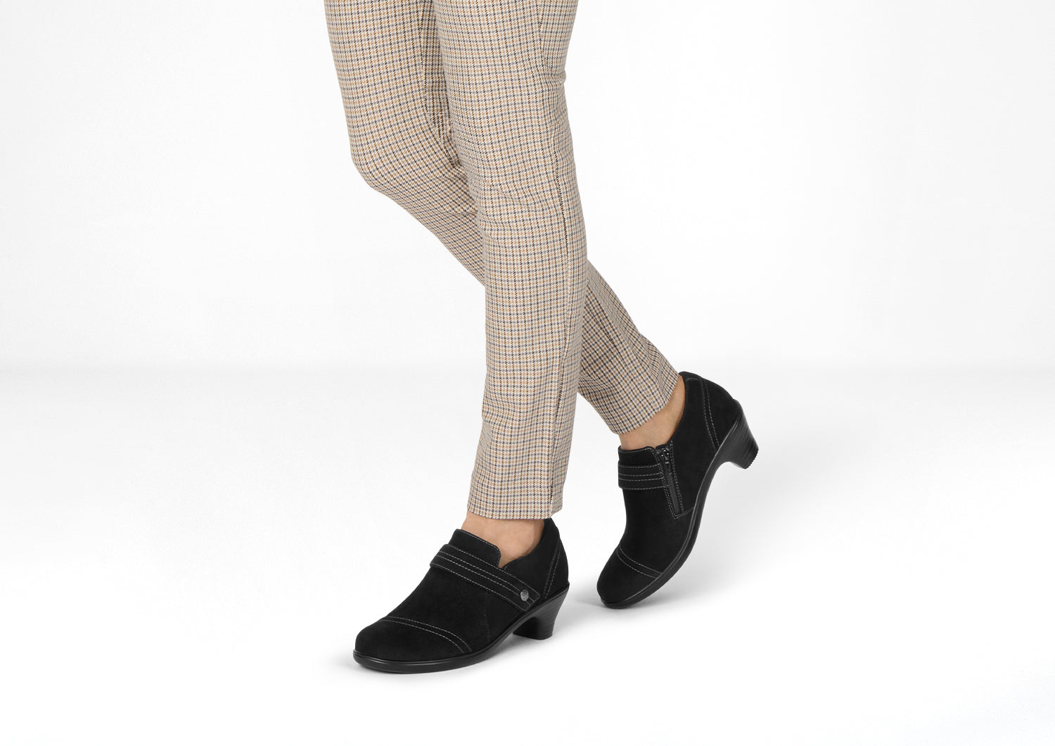 Eva | Similarly Soft Elegance in Deep Black