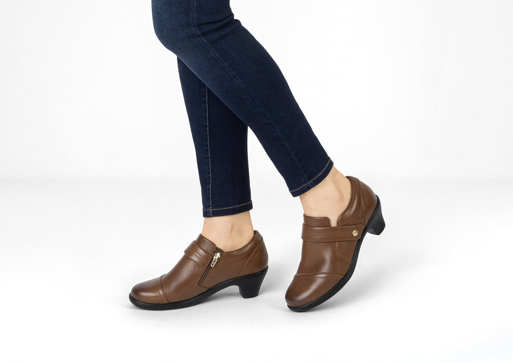 Eva | Comfortably soft in warm brown