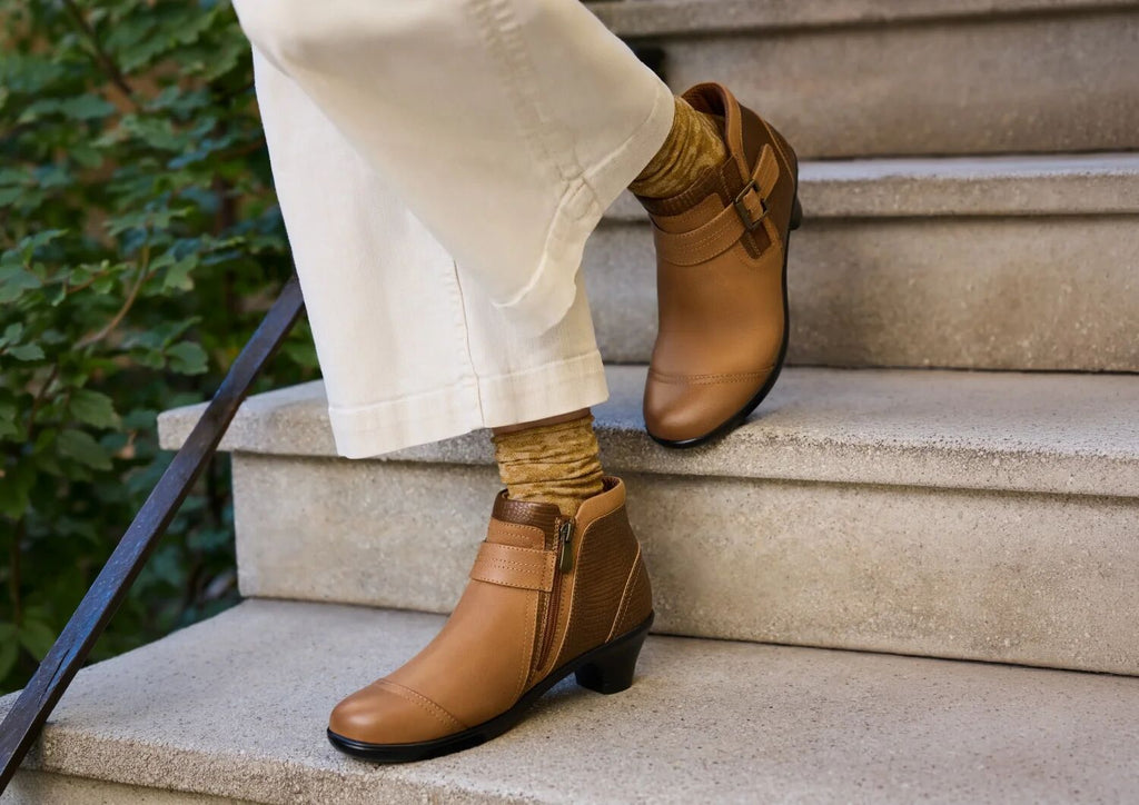 Emma | Timeless elegance in warm chestnut brown