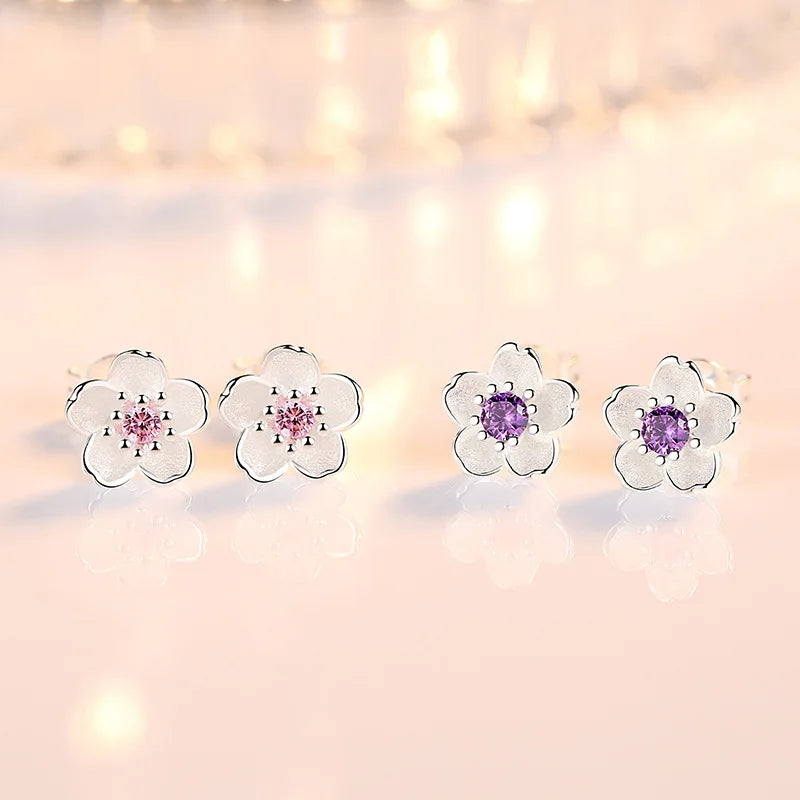 Flower-shaped stud earrings with zirconia