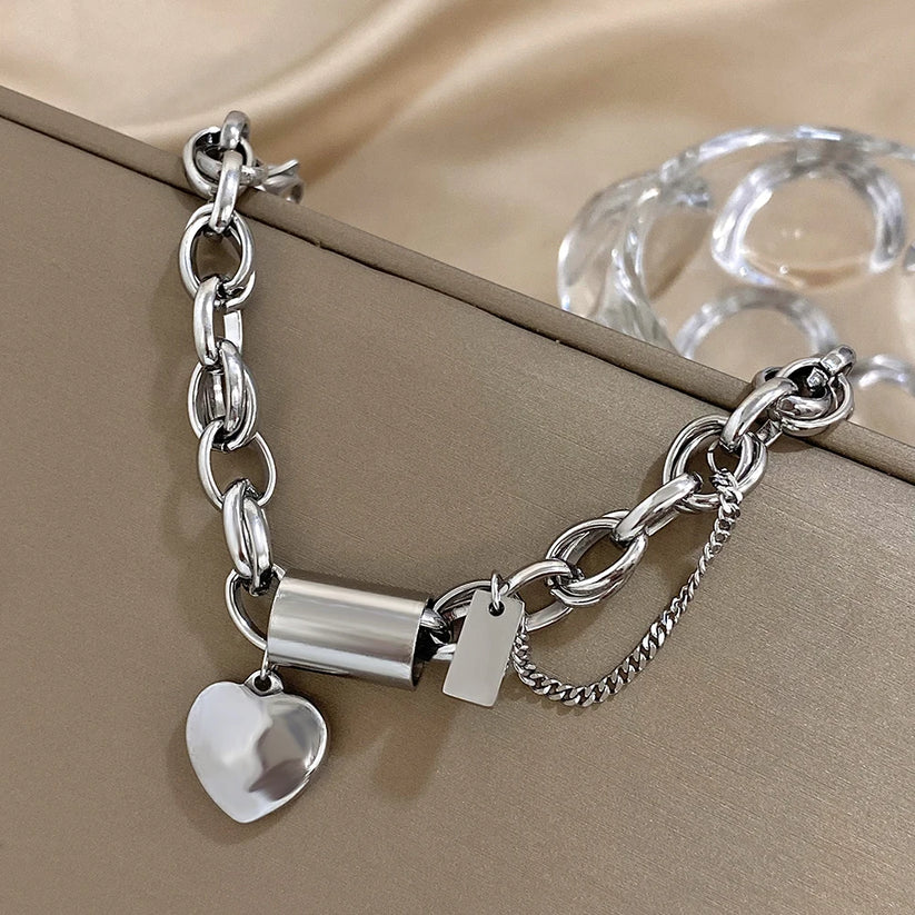Thick Heart Bracelet in Gold