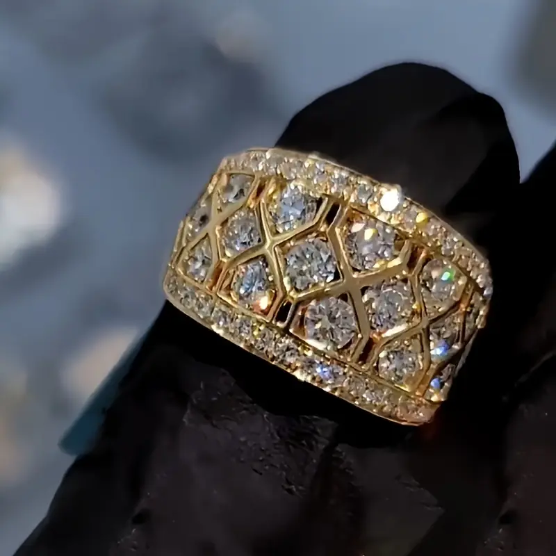 Radiant Gold Ring with Sparkle