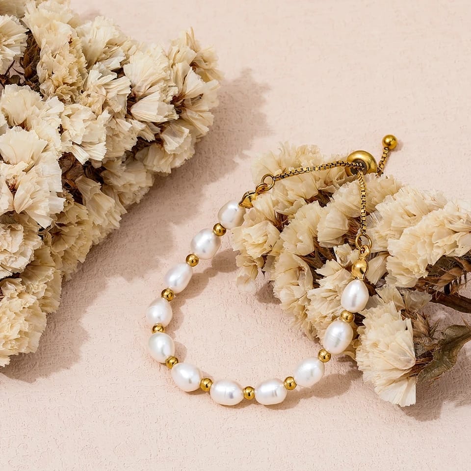 Elegant Romantic Bracelet with Pearls