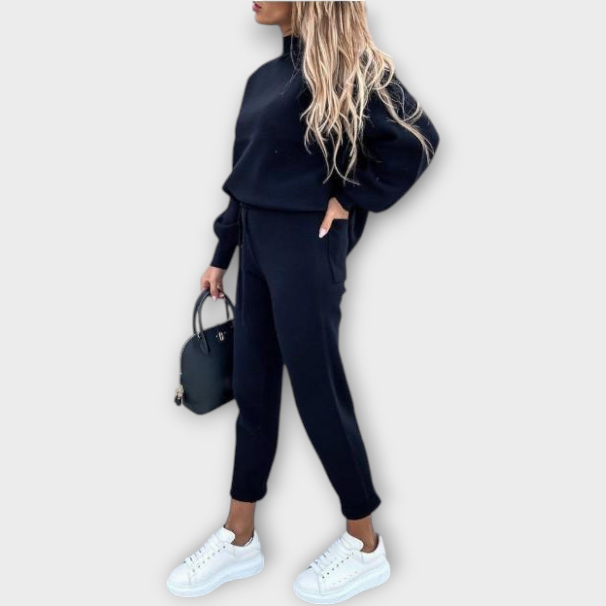 Selene | A set with comfortable fit and timeless finish