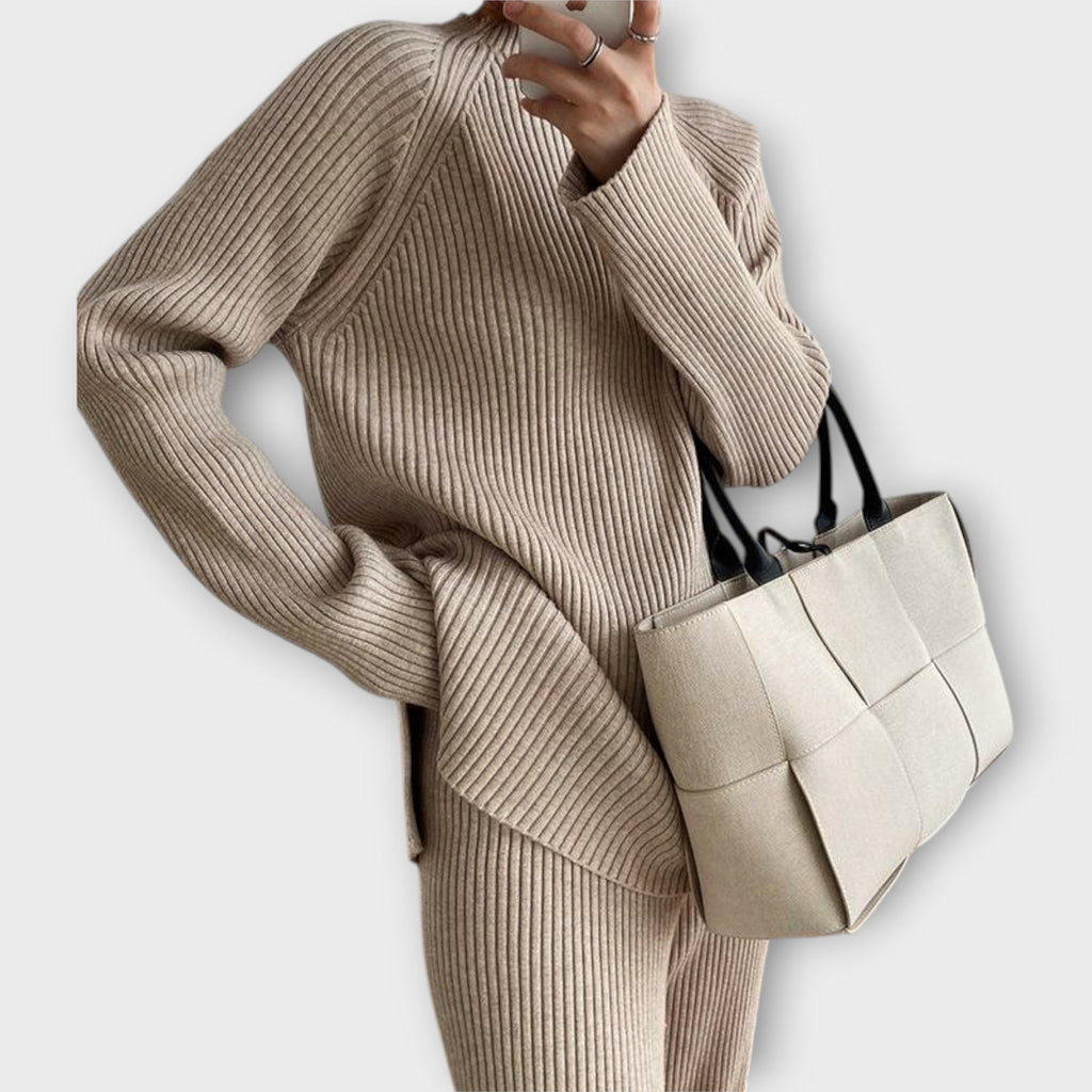 Nina | Minimalist Design and Wide Cut Knitted Set