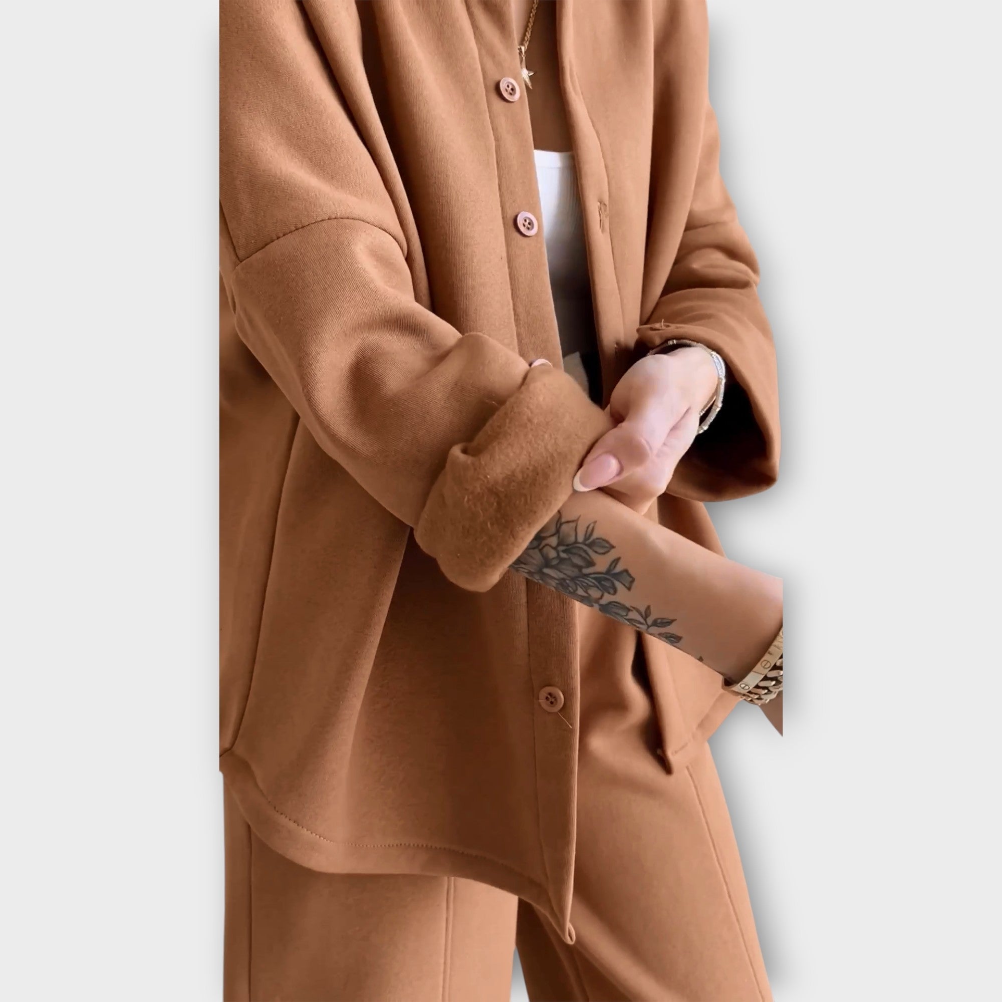 Lana | A set of buttons with an elegant line