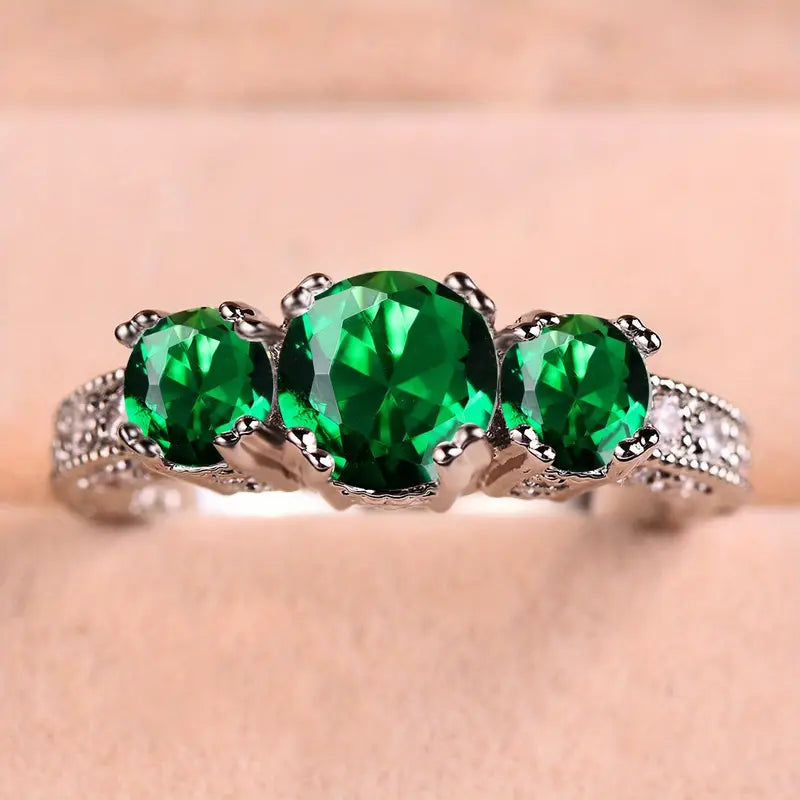 Timeless Ring with Sparkling Emerald Stones