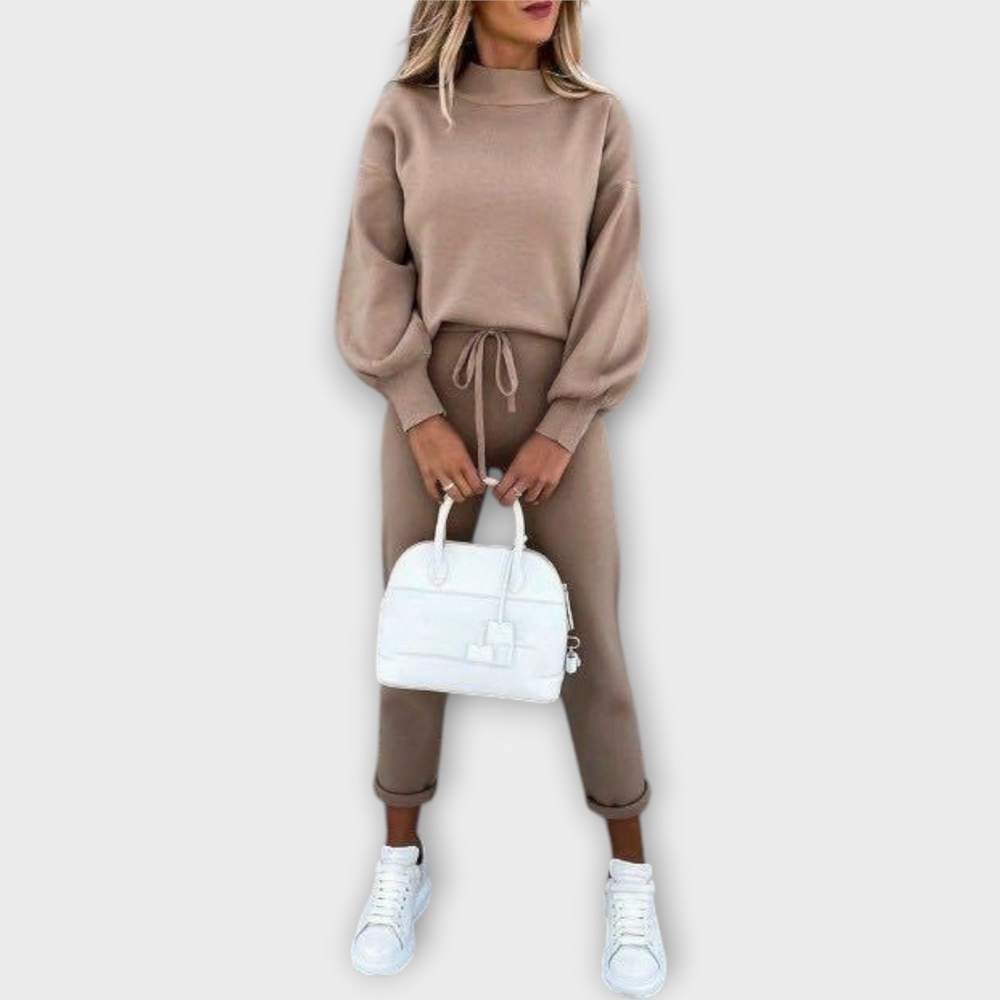 Selene | A set with comfortable fit and timeless finish