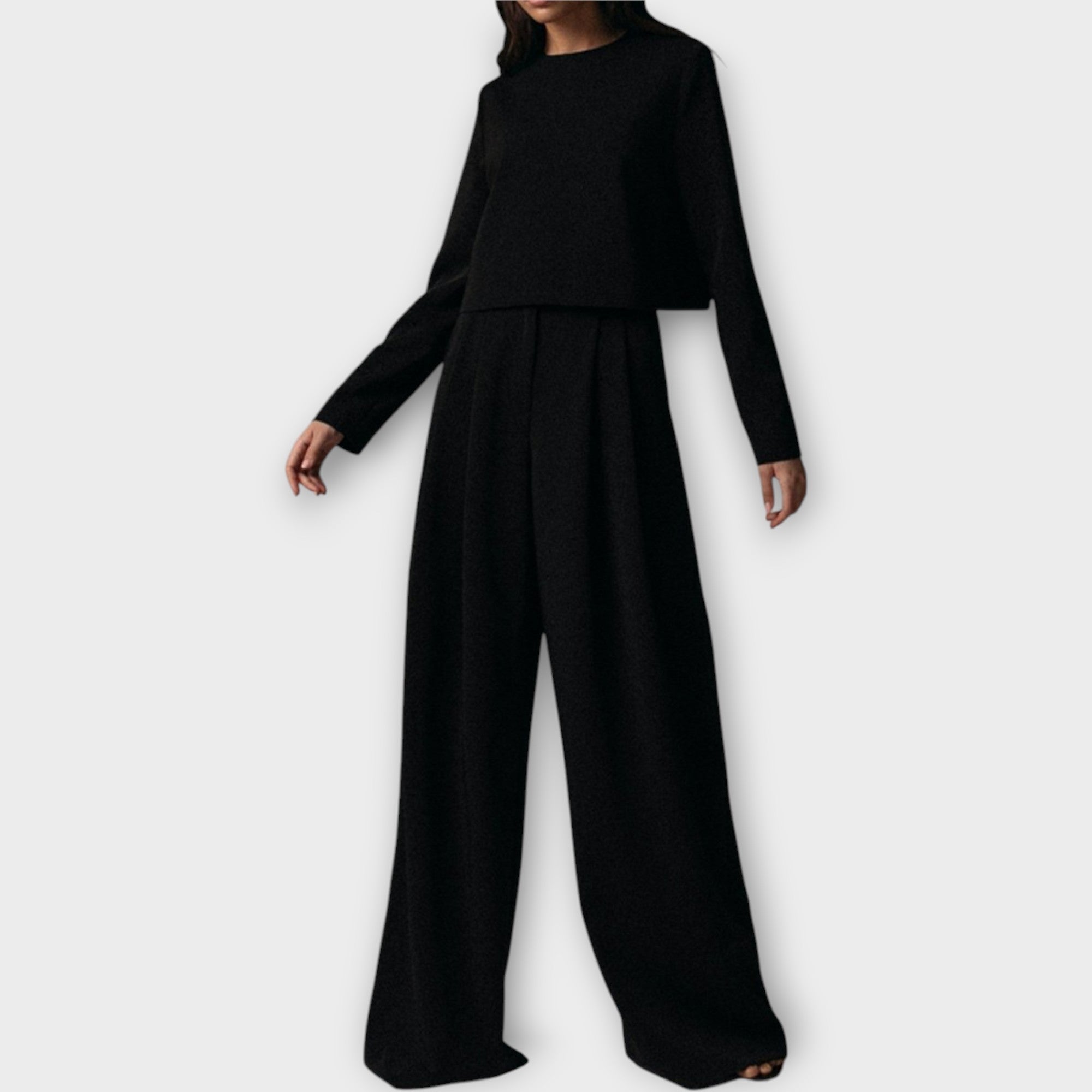 Raya | A set of elegant simplicity and timeless style