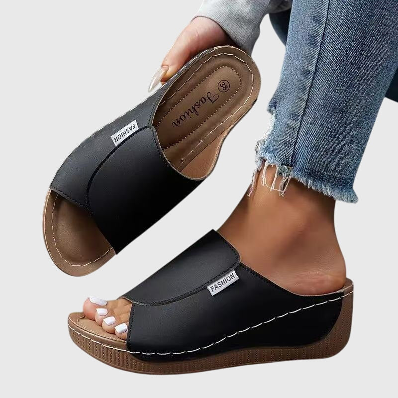Bríd | Classic Comfortable Walking Sandals
