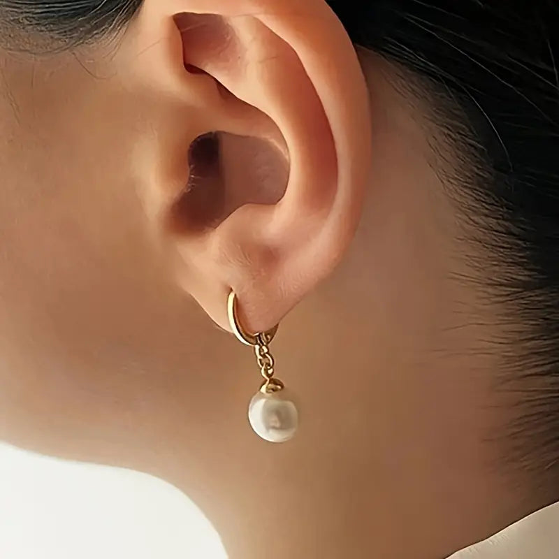 Elegant jewellery set with pearls