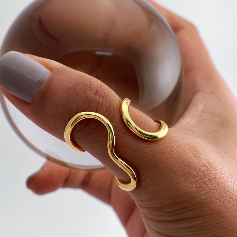 Chic Ring with Asymmetrical Wave