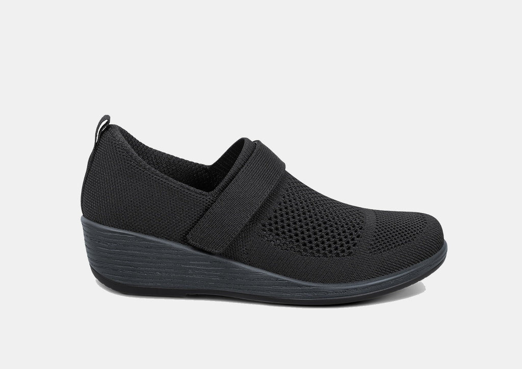 Eve | Timeless elegance in deep black